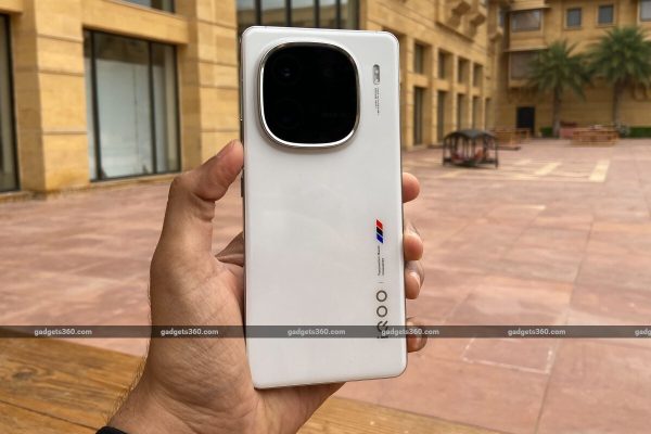 iQoo 12 First Impressions: Mature Design Meets Flagship Specifications