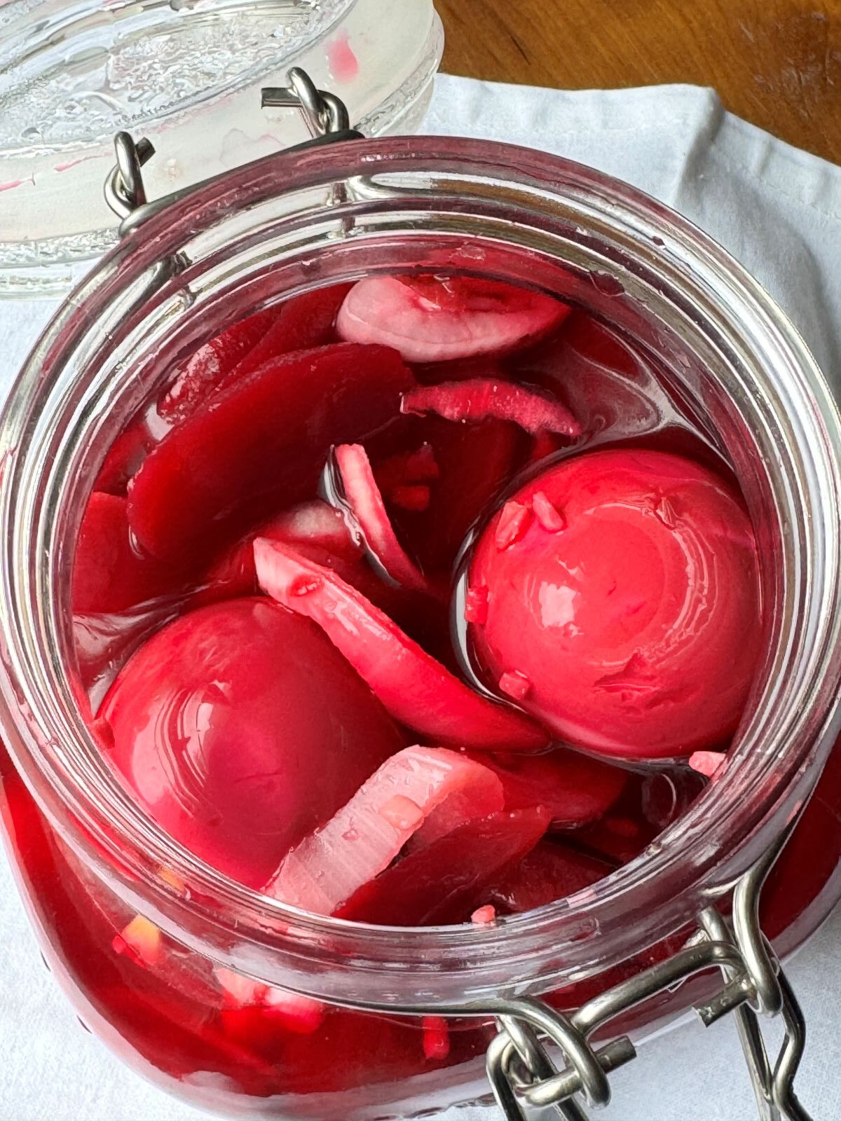 RED BEET PICKLED EGGS – The Southern Lady Cooks