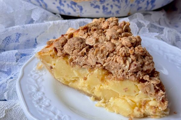 APPLE PIE WITH PEANUT BUTTER CRUMBLE