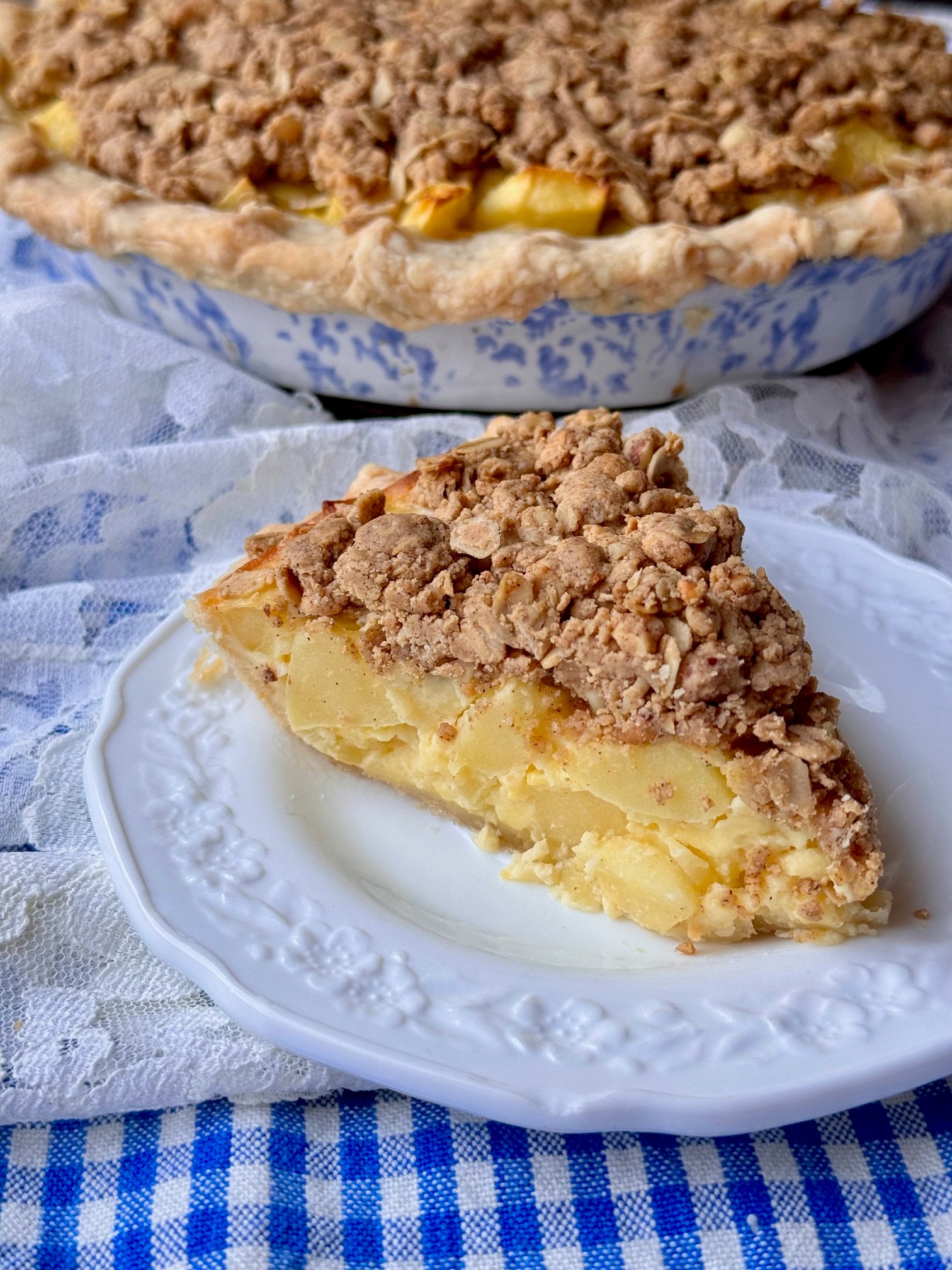 APPLE PIE WITH PEANUT BUTTER CRUMBLE